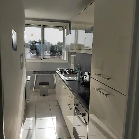 Les Flots Bleus Face A La *