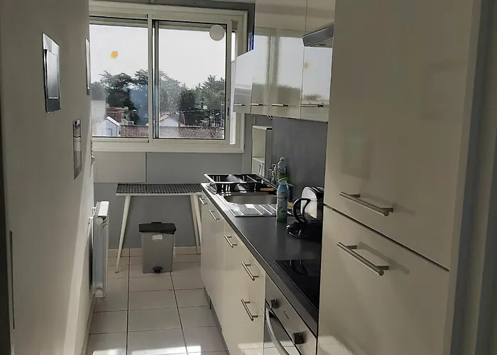 Les Flots Bleus Face A La *