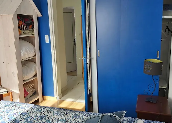 Les Flots Bleus Face A La