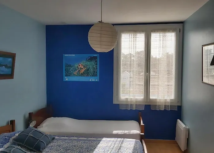 Les Flots Bleus Face A La *